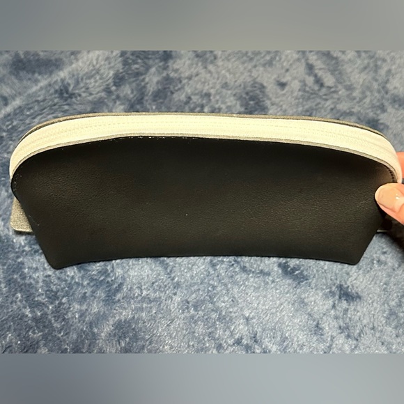 Saks Fifth Avenue Polaris Amenity Zip Makeup Toiletry Pouch exclusively UNITED - Picture 6 of 15